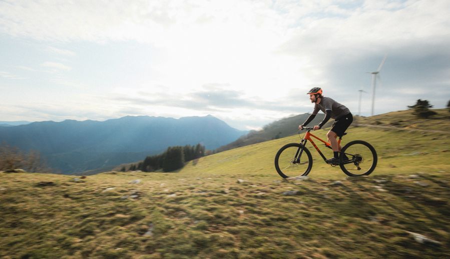 Rostoucí prodeje elektrokol s sebou přinášejí i nárůst nehod. Edukace cyklistů hraje zásadní roli.
